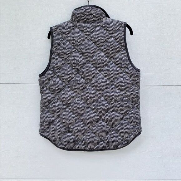 EUC J. Crew sz M zig zag puffer vest Excursion Quilted Black/ White - Picture 3 of 6